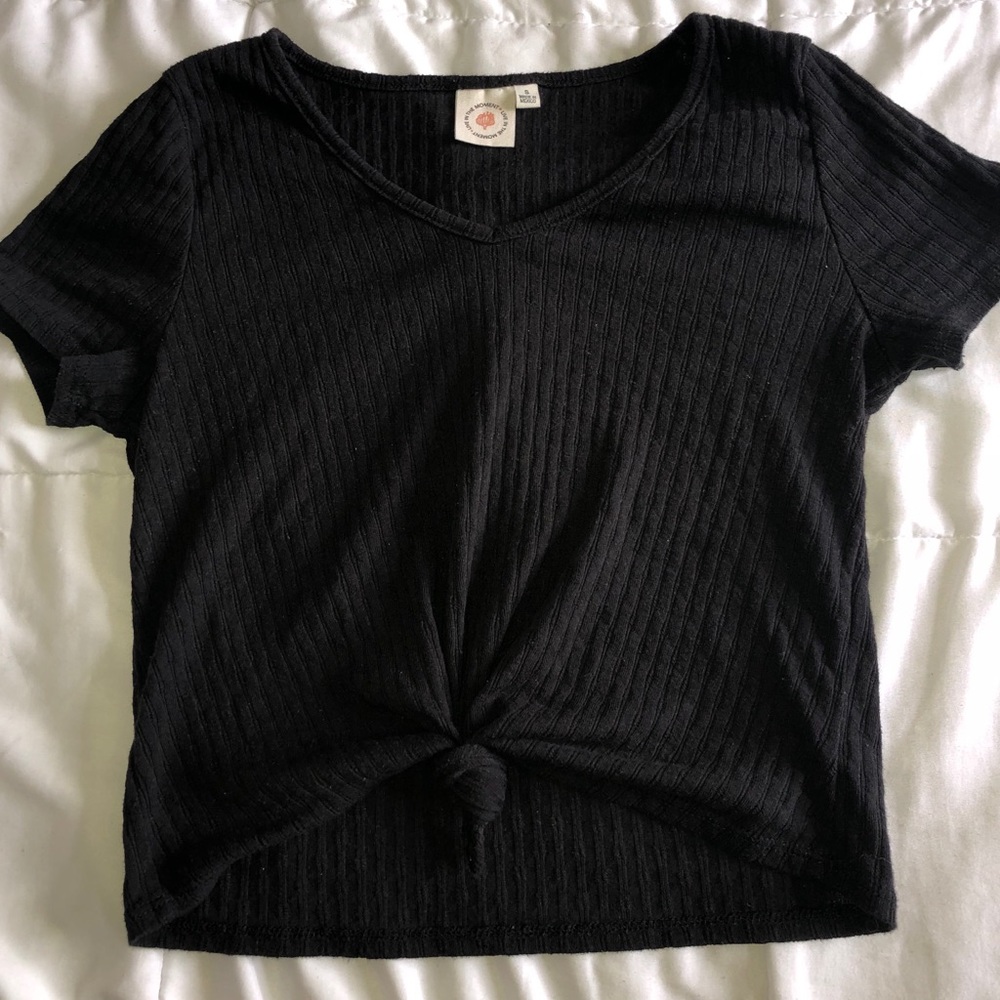 Comfortable black knot tie crop top